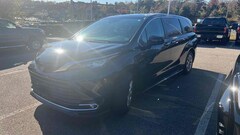 2022 Toyota Sienna XLE Minivan/Van