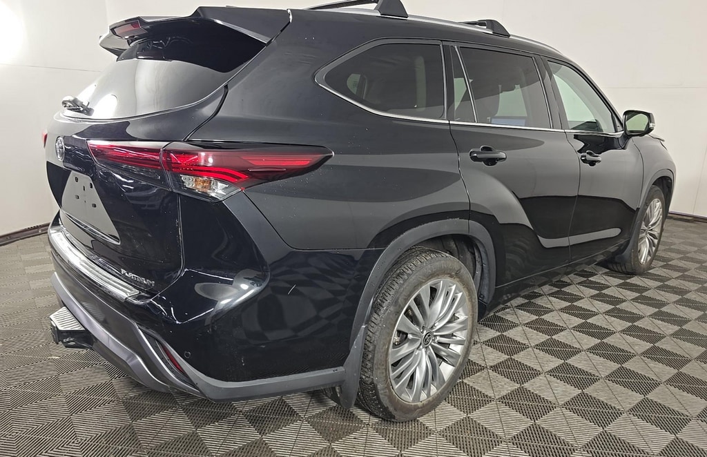 Used 2024 Toyota Highlander Platinum SUV