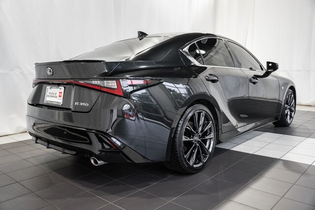 2023 Lexus IS 350 F SPORT photo 4