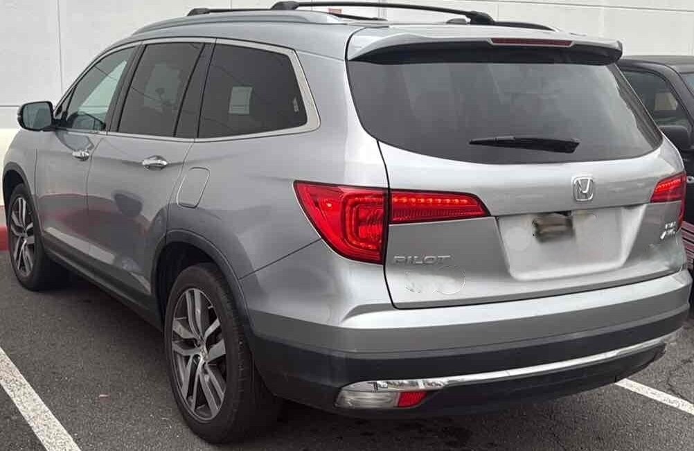 2016 Honda Pilot Elite photo 4