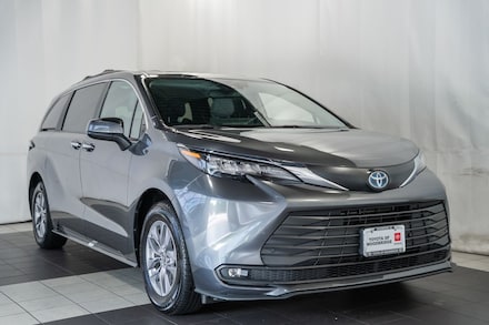 2025 Toyota Sienna XLE Minivan/Van