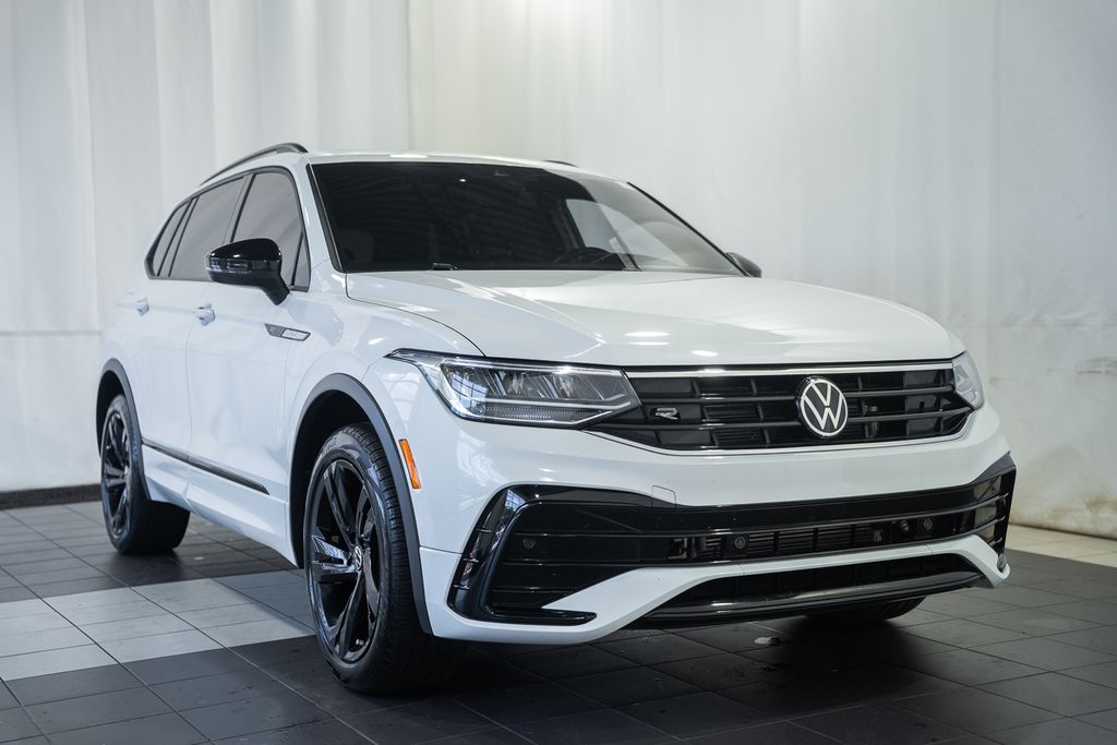 2024 Volkswagen Tiguan 2.0T SE R-Line Black's photo