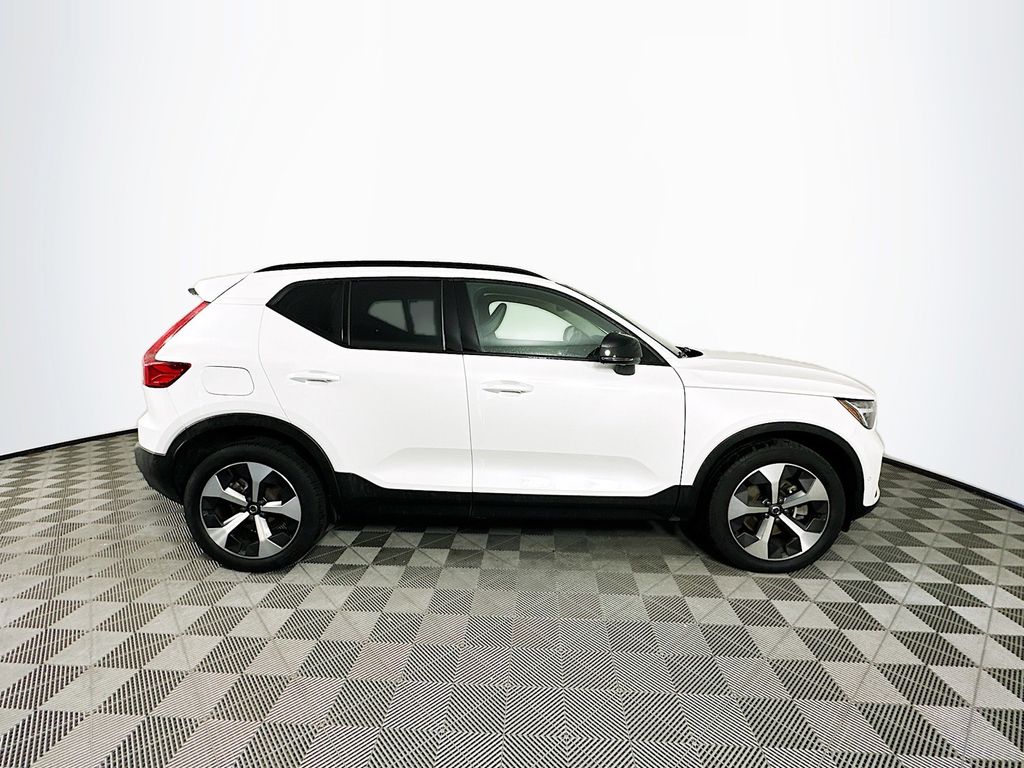2023 Volvo XC40 Plus - Photo 8