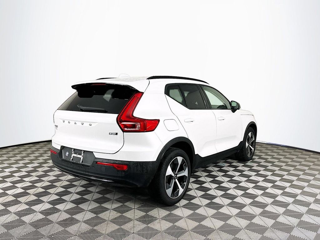 2023 Volvo XC40 Plus - Photo 6