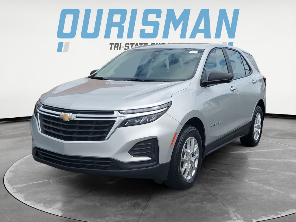 2022 Chevrolet Equinox LS photo 2