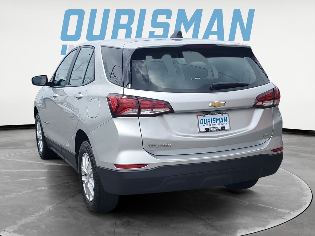 2022 Chevrolet Equinox LS photo 4