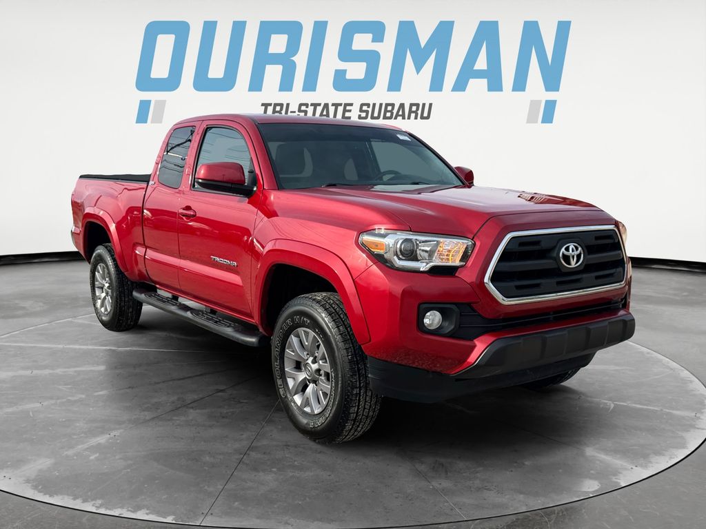 2017 Toyota Tacoma SR5's photo
