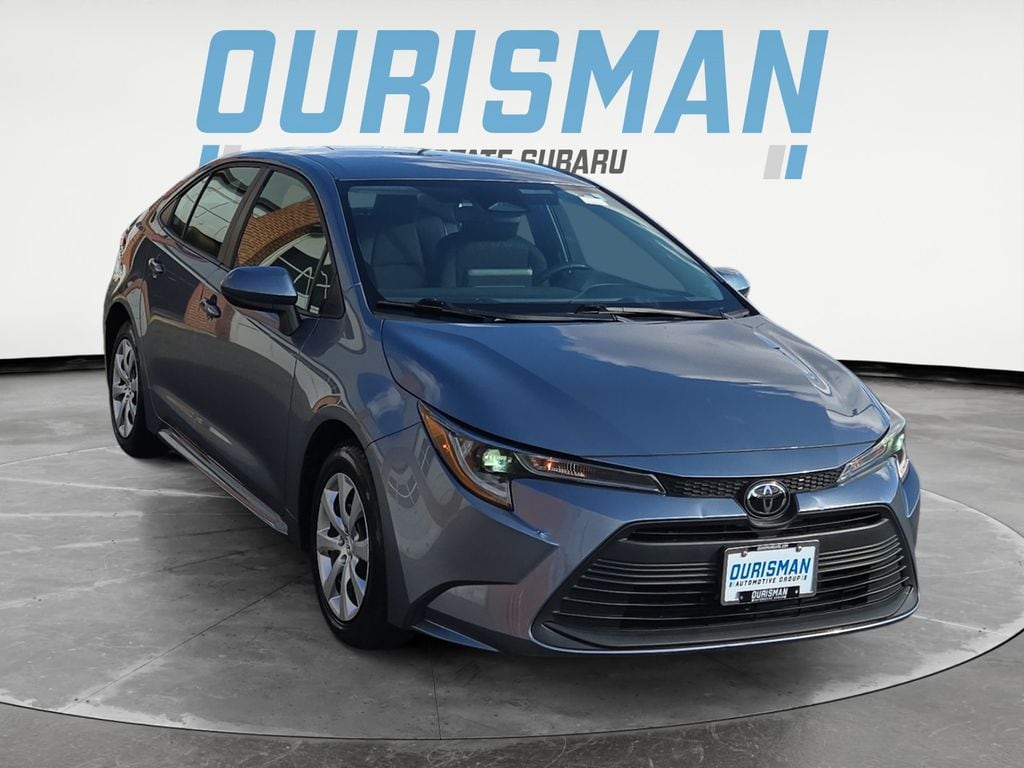 2024 Toyota Corolla LE's photo