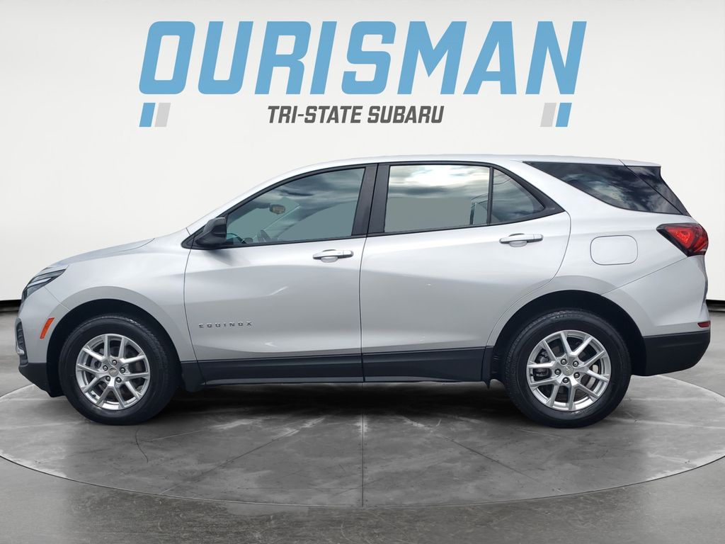 2022 Chevrolet Equinox LS photo 3