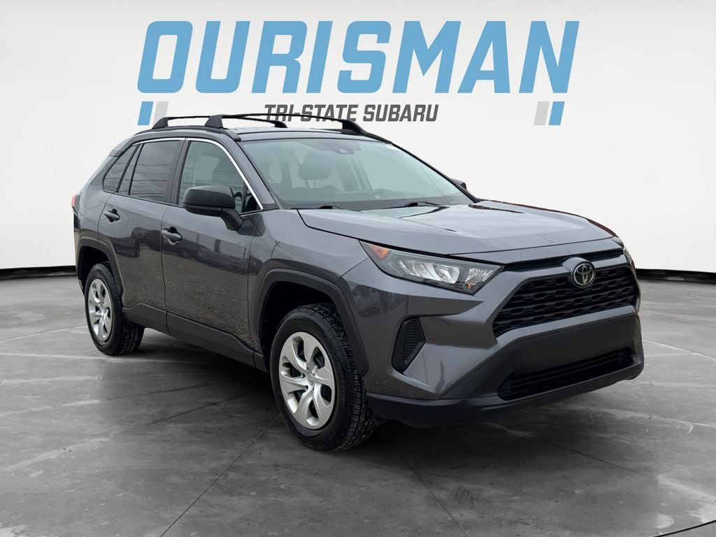 2021 Toyota RAV4 LE's photo
