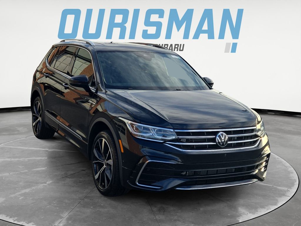 2023 Volkswagen Tiguan SEL R-LINE's photo