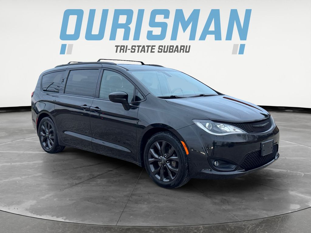 2018 Chrysler Pacifica Touring L Plus's photo