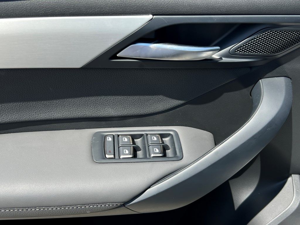 2025 VinFast VF 8 Plus - Photo 27