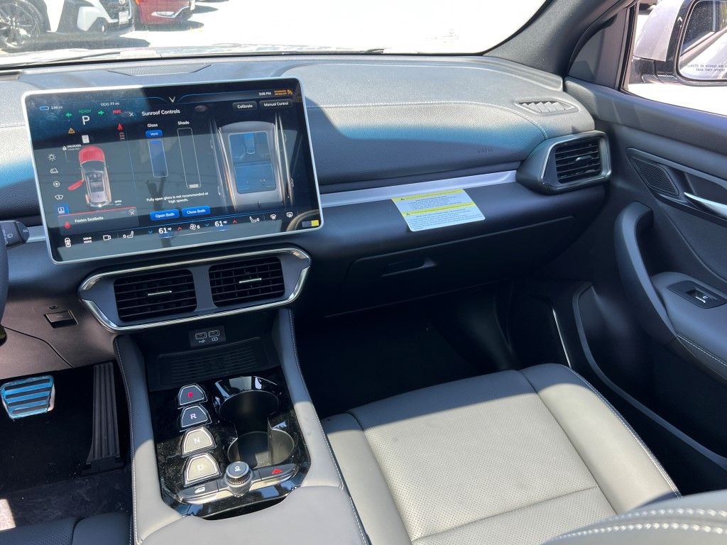 2025 VinFast VF 8 Plus - Photo 19