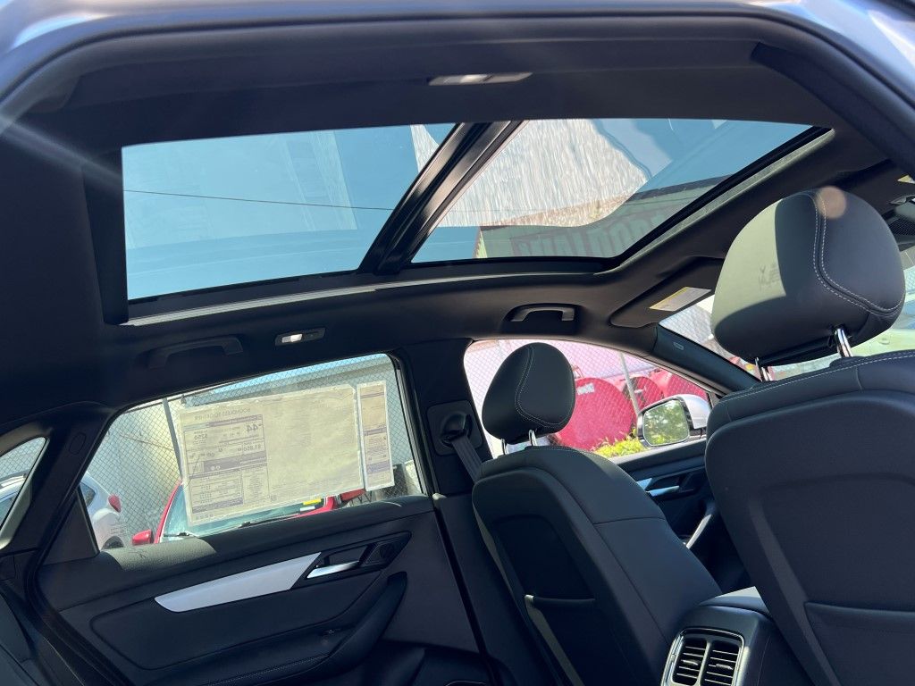 2025 VinFast VF 8 Plus - Photo 14
