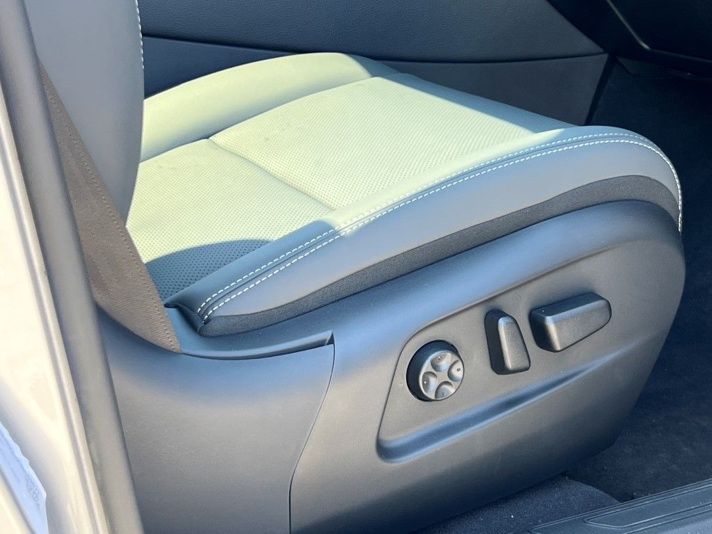 2025 VinFast VF 8 Plus - Photo 13