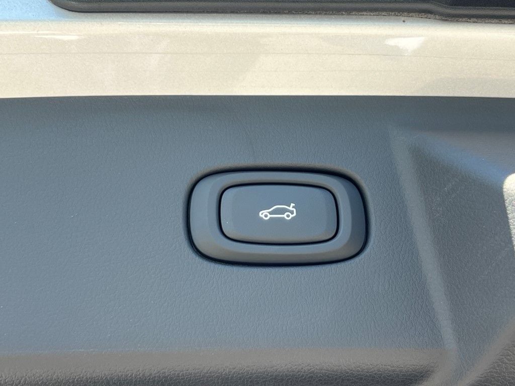 2025 VinFast VF 8 Plus - Photo 17