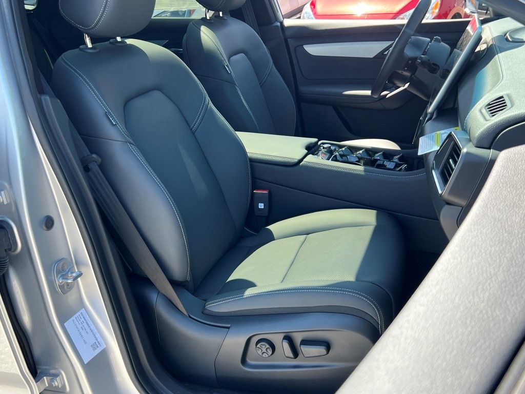 2025 VinFast VF 8 Plus - Photo 10