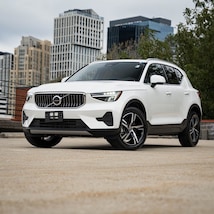 2025 Volvo XC40 B5 Core SUV