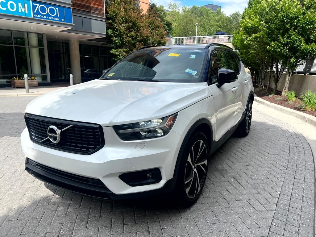 2022 Volvo XC40 T5 R-Design AWD's photo