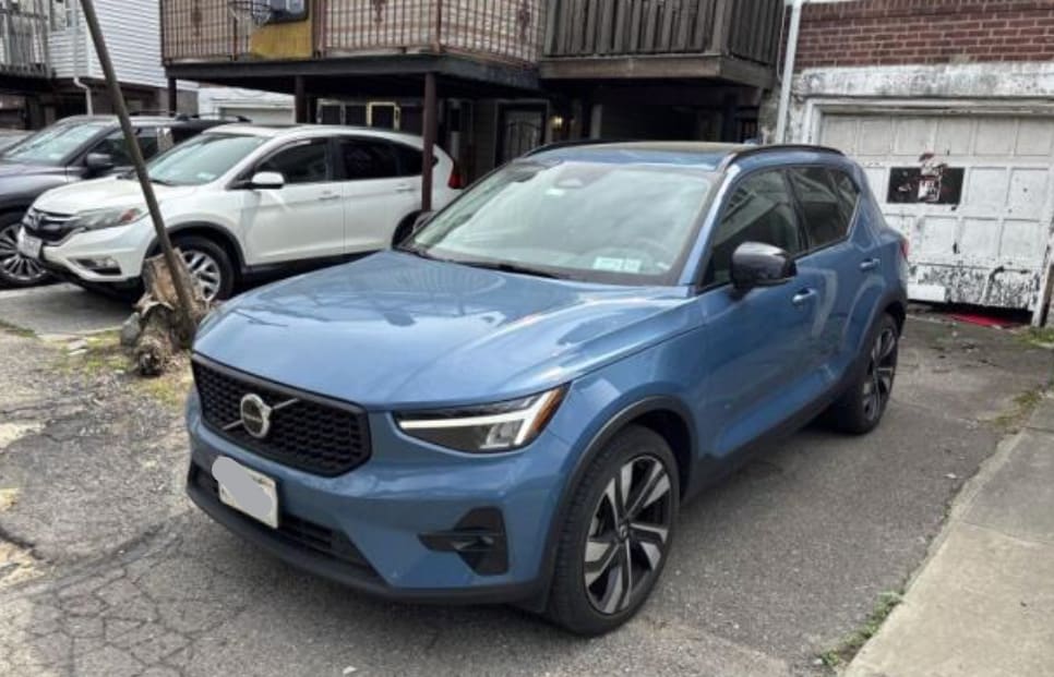 2023 Volvo XC40 B5 Plus Dark AWD's photo