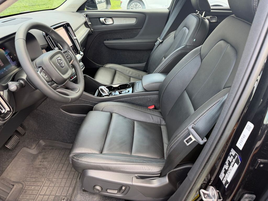 Certified 2023 Volvo XC40 B5 Plus Bright Theme SUV