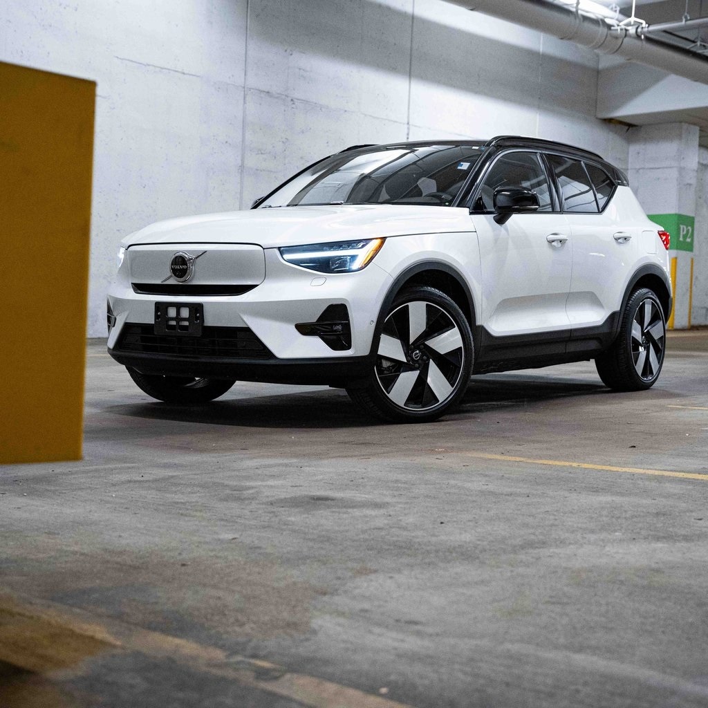 2023 Volvo XC40 Ultimate's photo