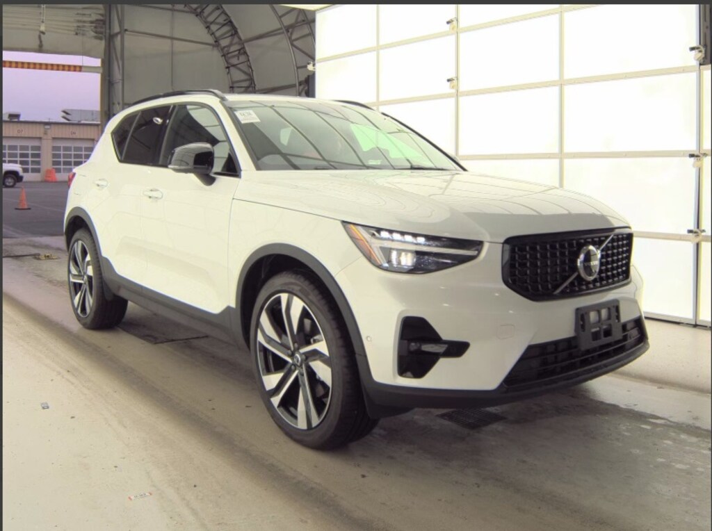 Used 2025 Volvo XC40 B5 Ultra Dark Theme SUV