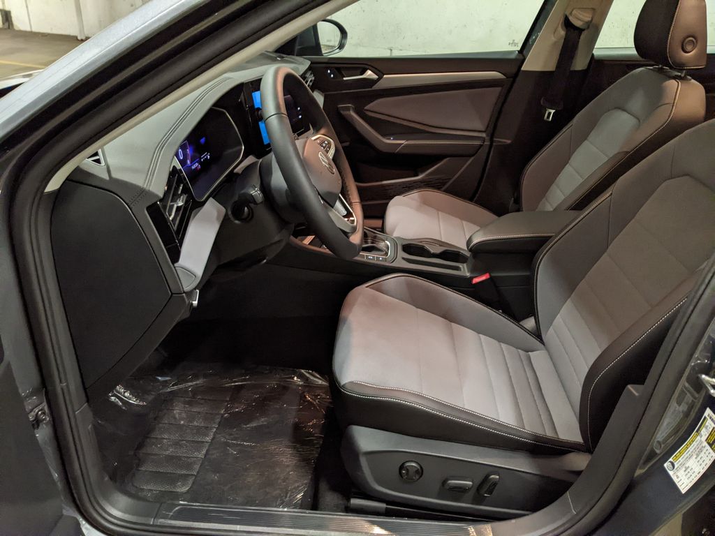 2026 Volkswagen Jetta SE - Photo 11