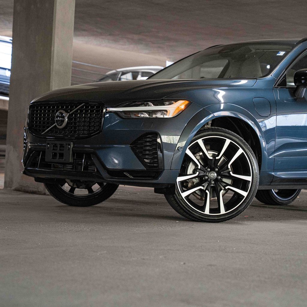 Used 2025 Volvo XC60 Ultra with VIN YV4H60RM9S1098267 for sale in Bethesda, MD