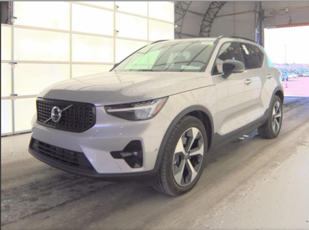 Used 2025 Volvo XC40 B5 Plus Dark Theme SUV