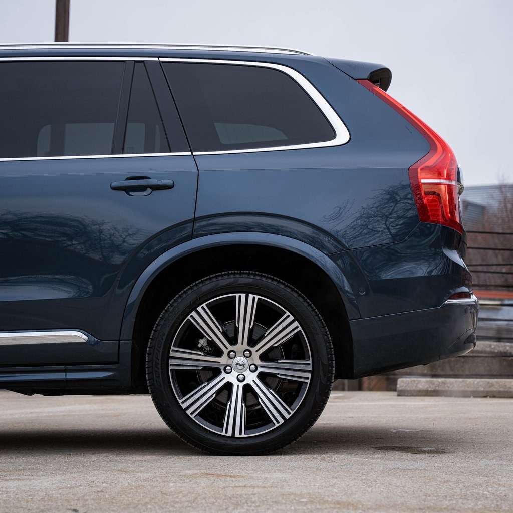 Used 2025 Volvo XC90 plug-in hybrid T8 Plus SUV