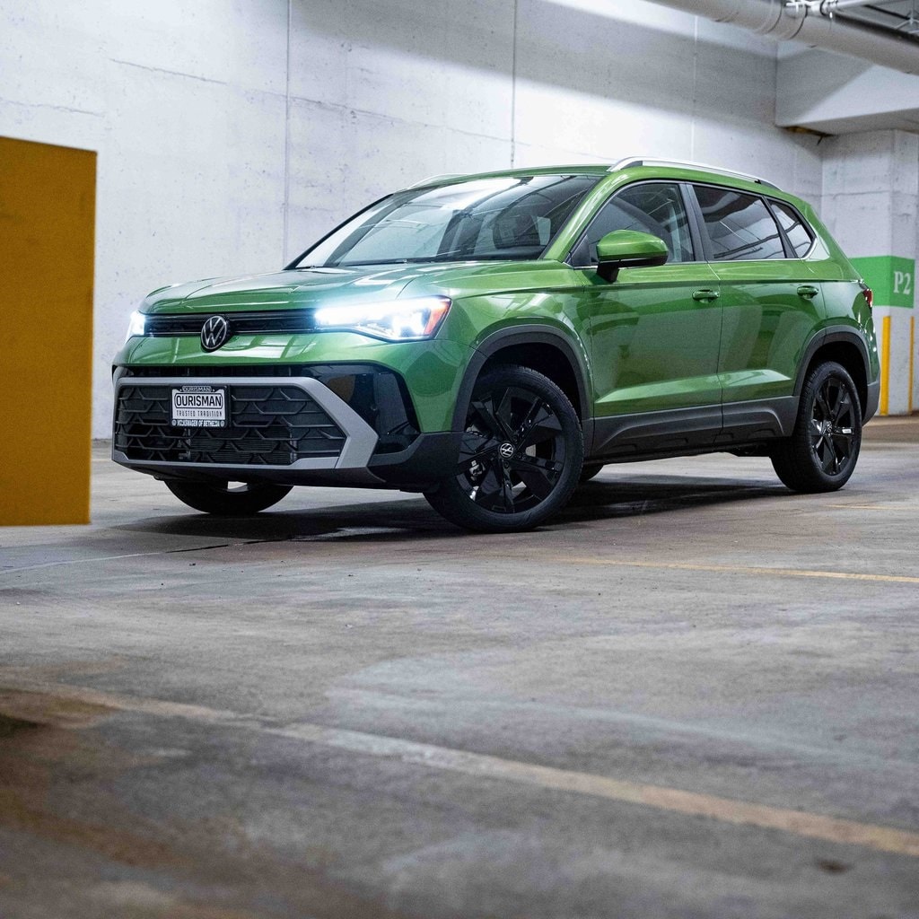 New 2025 Volkswagen Taos 1.5T SE SUV