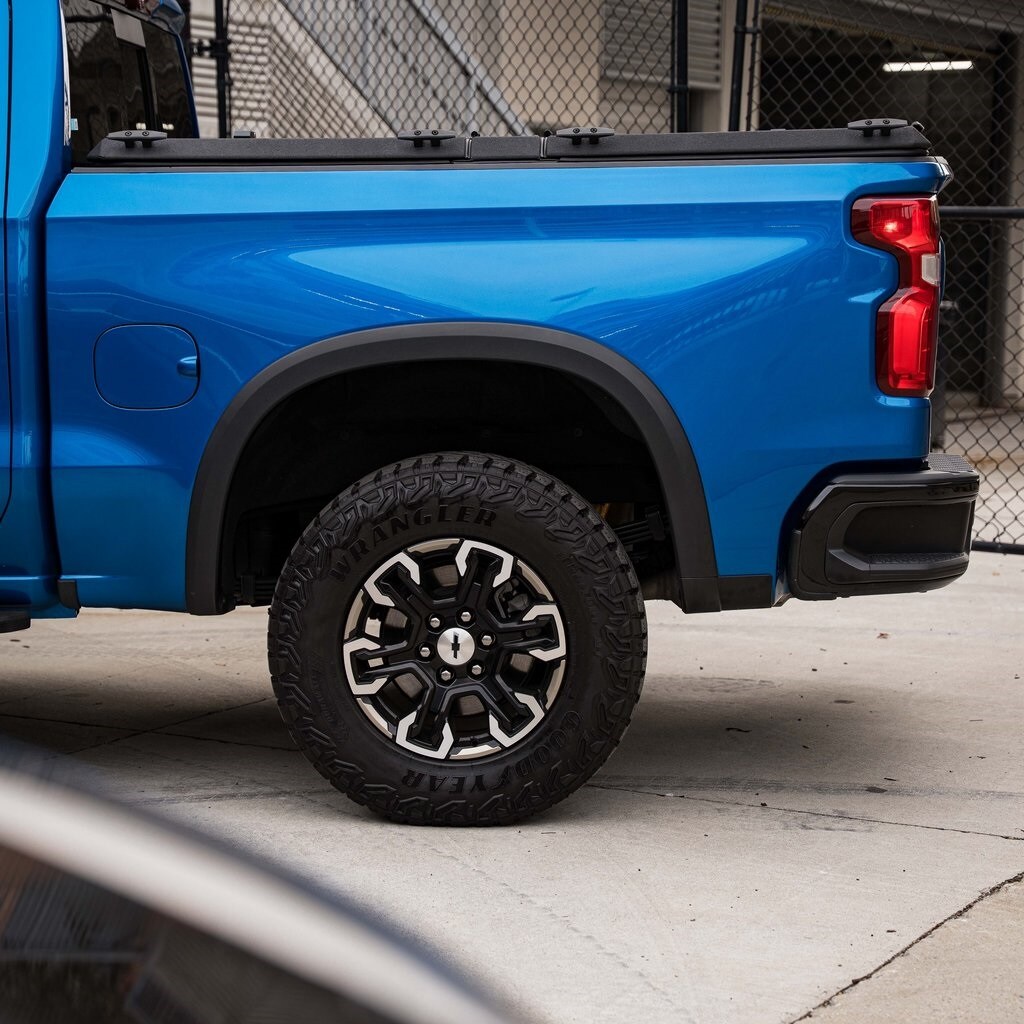 2023 Chevrolet Silverado 1500 ZR2 photo 2