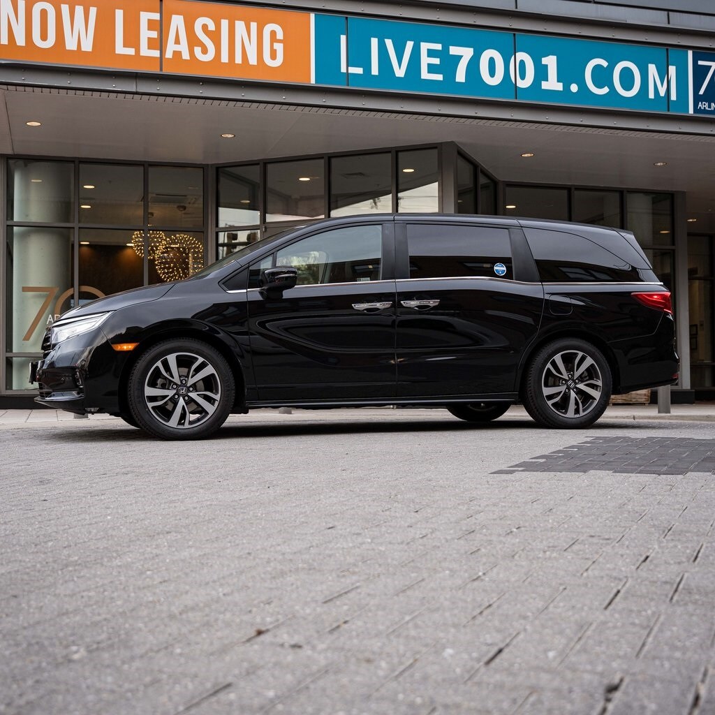 2022 Honda Odyssey Touring photo 3