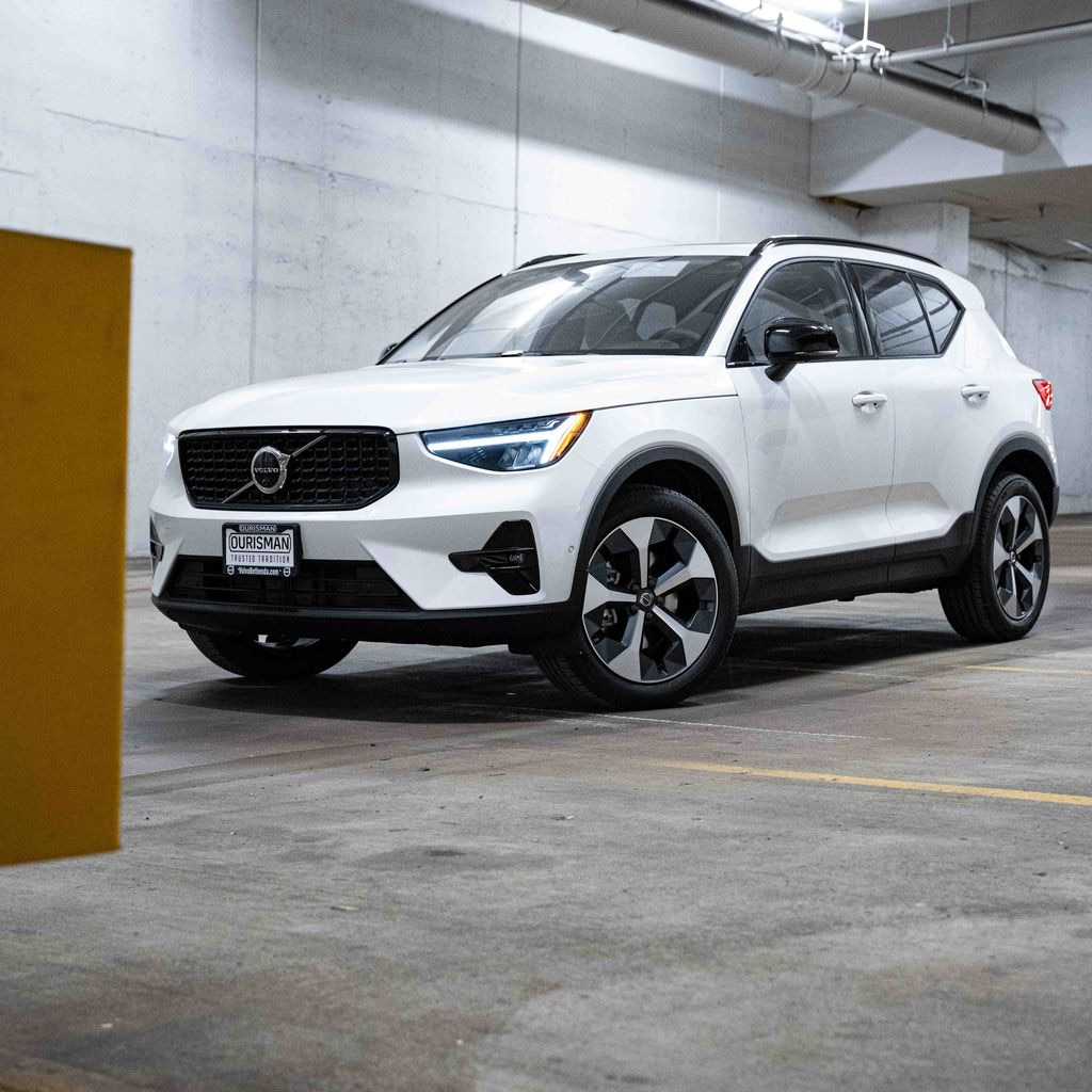 New 2026 Volvo XC40 B5 Plus SUV