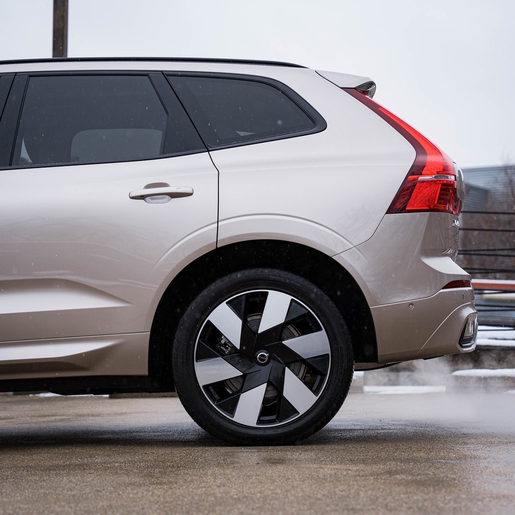 Used 2025 Volvo XC60 plug-in hybrid T8 Ultra SUV