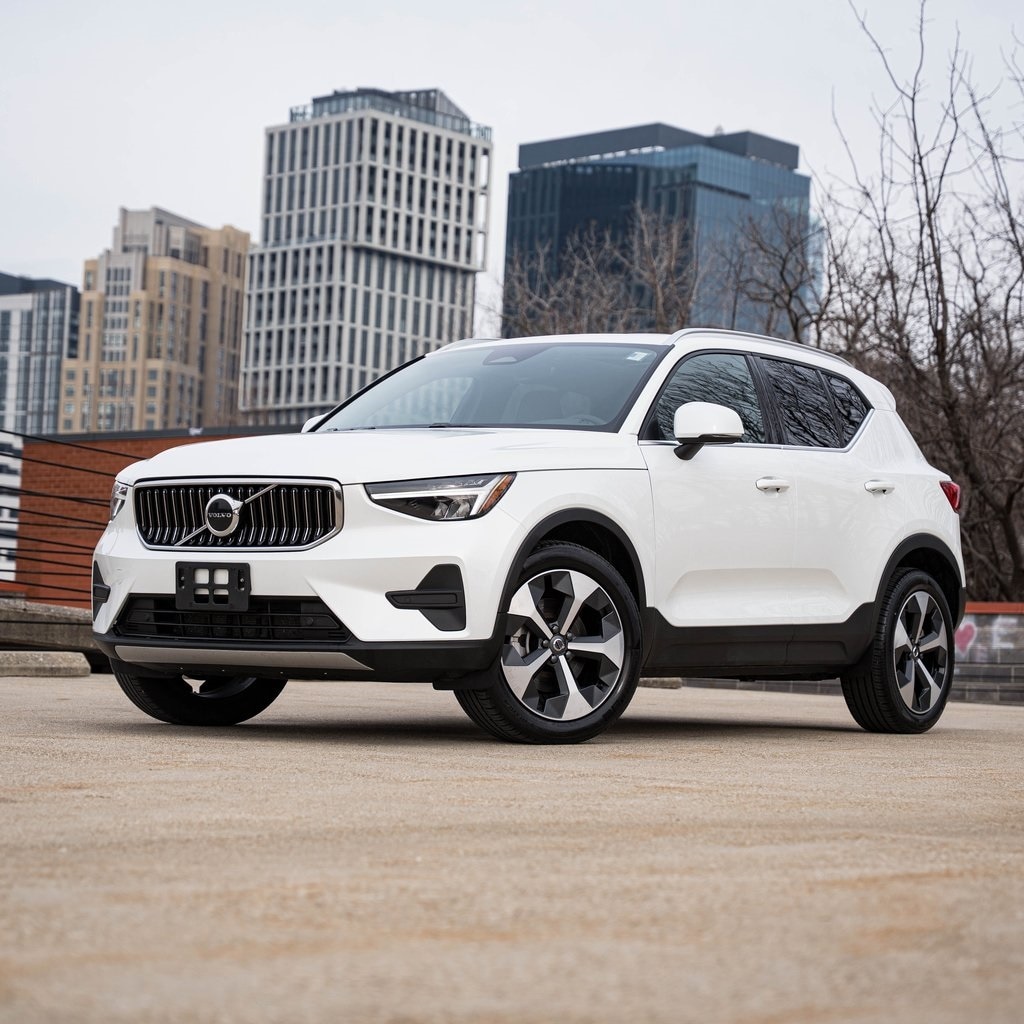 2025 Volvo XC40 Core's photo