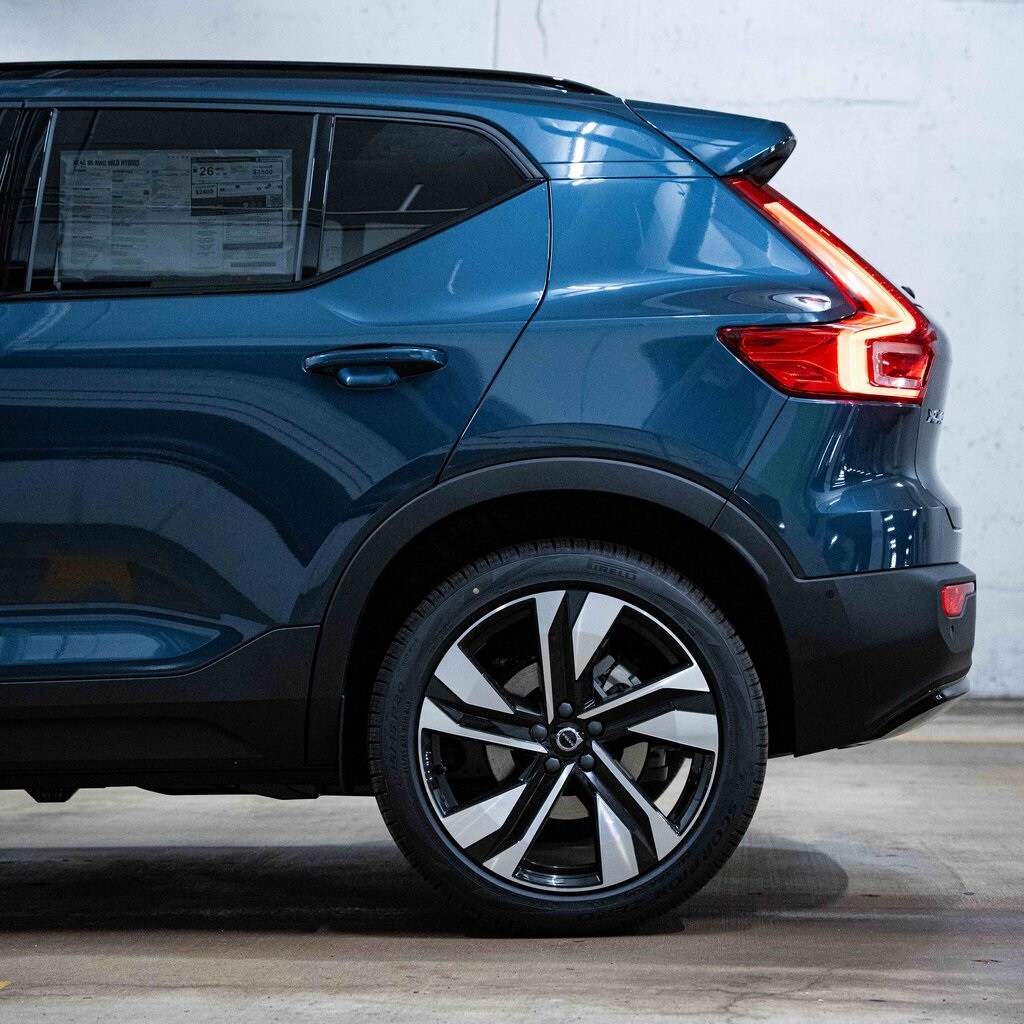New 2026 Volvo XC40 B5 Ultra SUV