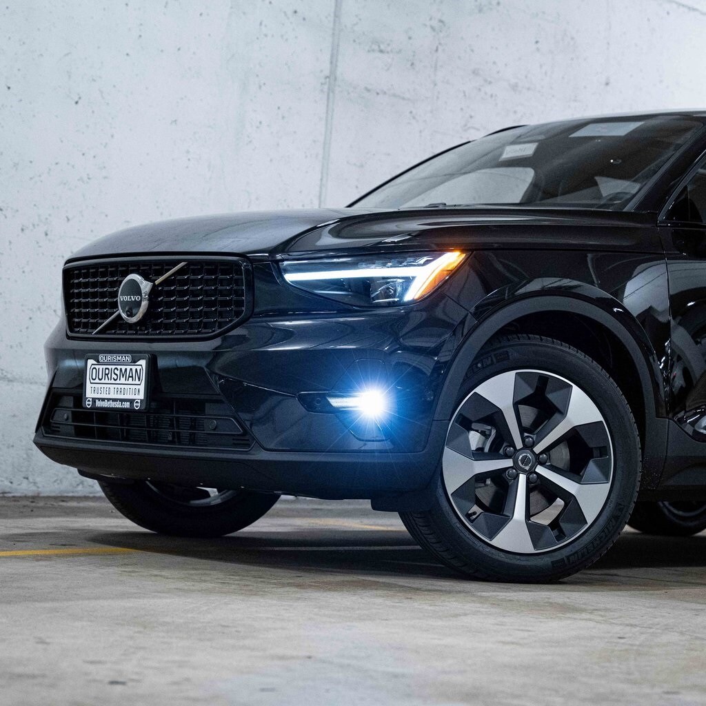 New 2026 Volvo XC40 B5 Plus SUV