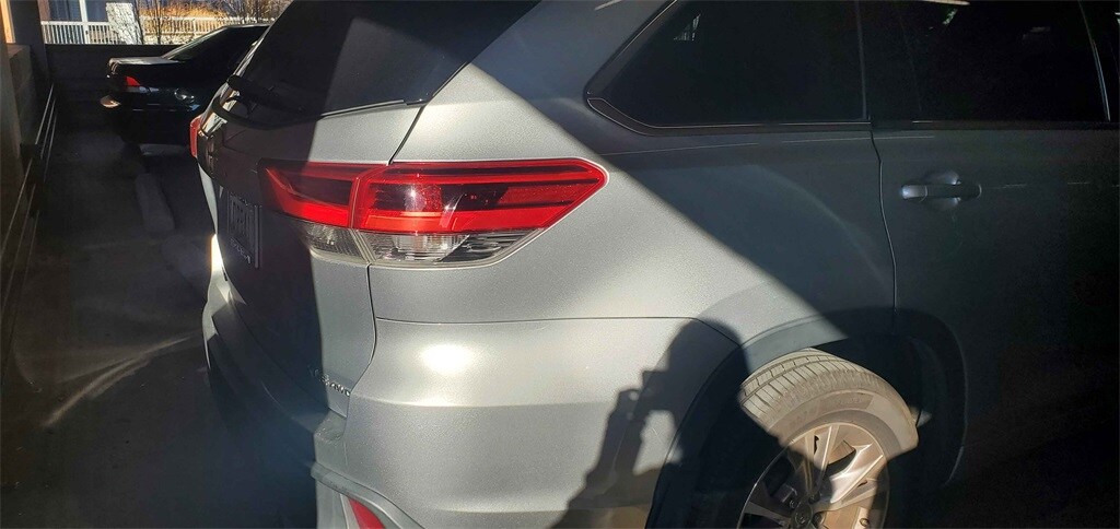 2017 Toyota Highlander SE XLE photo 3