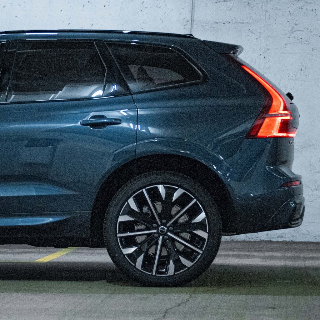 New 2026 Volvo XC60 plug-in hybrid T8 Ultra SUV