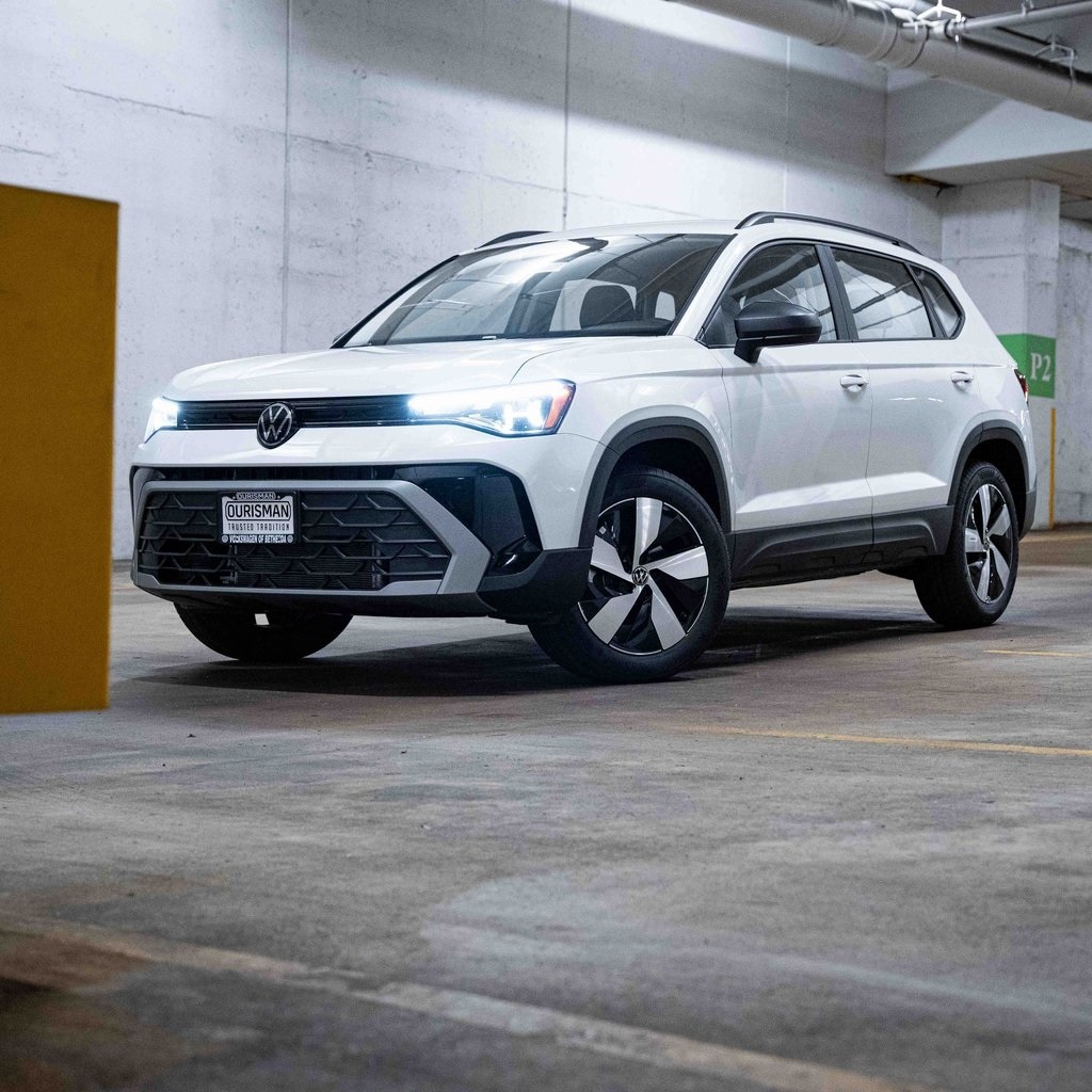2025 Volkswagen Taos S's photo