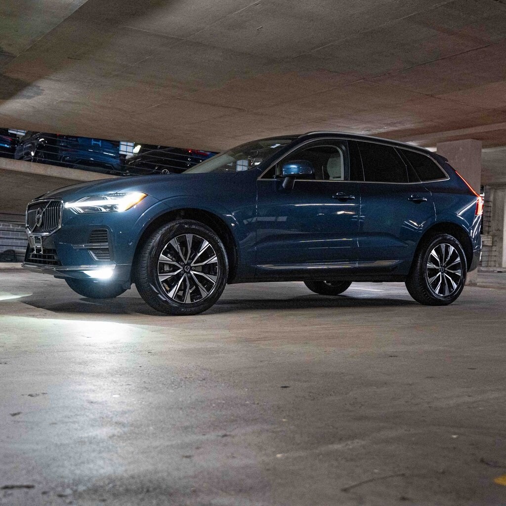 2023 Volvo XC60 B5 Plus photo 3