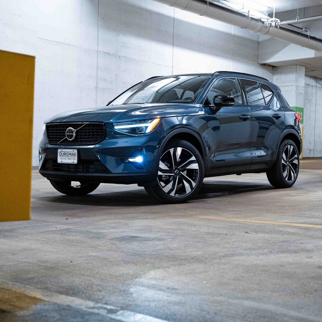 New 2026 Volvo XC40 B5 Ultra SUV