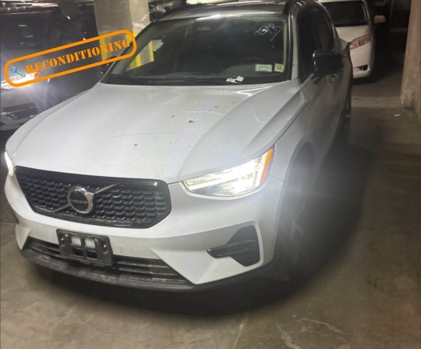 2024 Volvo XC40 B5 Core Dark AWD's photo