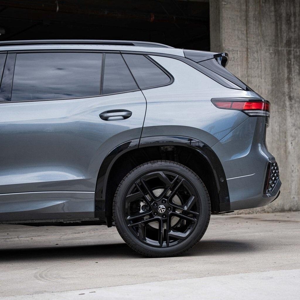 2025 Volkswagen Tiguan SE R-Line Black photo 4