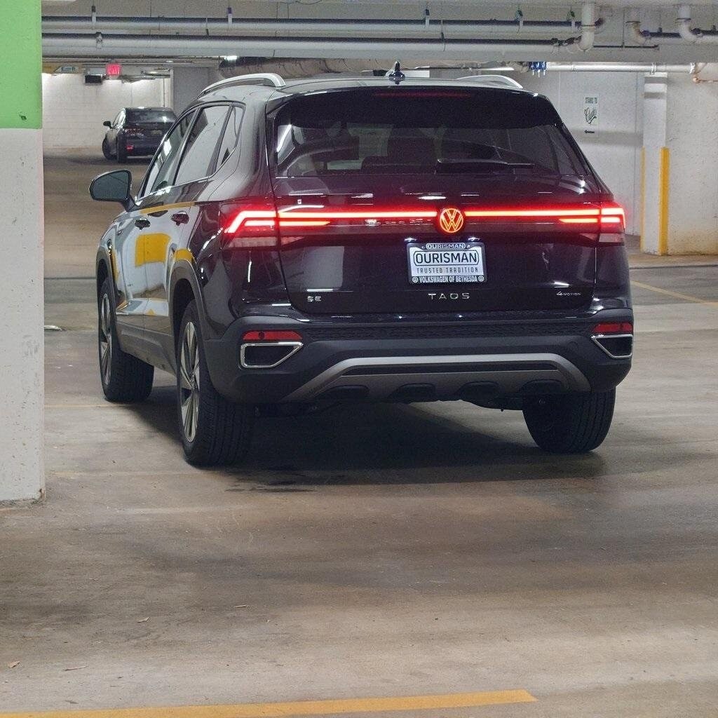 2025 Volkswagen Taos SE photo 4
