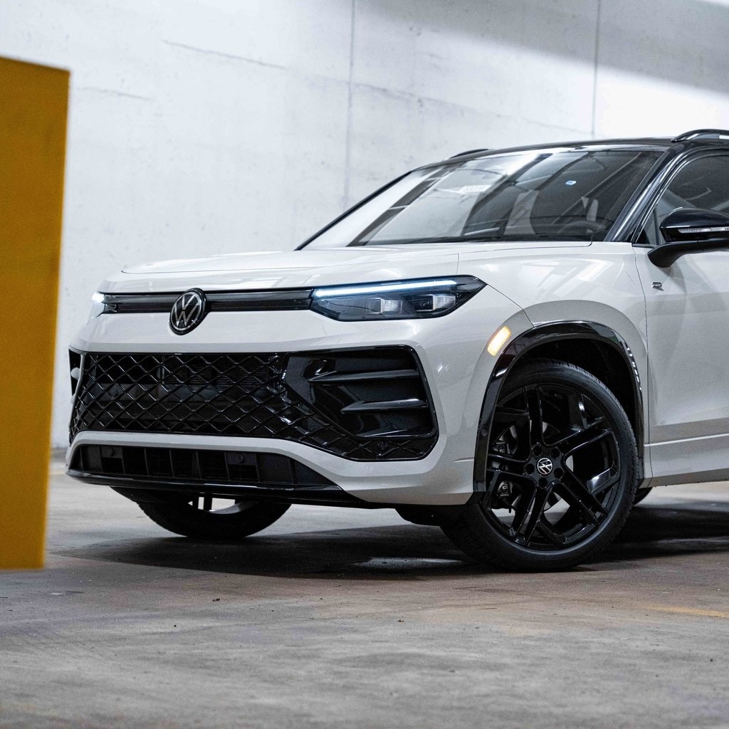 New 2025 Volkswagen Tiguan 2.0T SE R-Line Black SUV