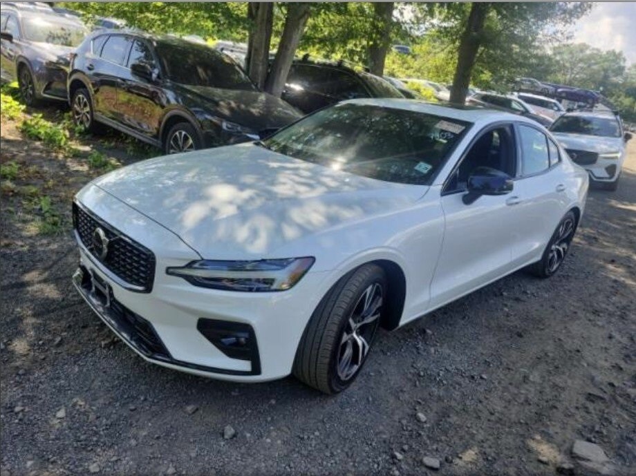 2024 Volvo S60 B5 Core photo 2